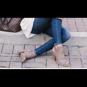 Vince Camino Katri Woven Bootie size 8M/38- Black